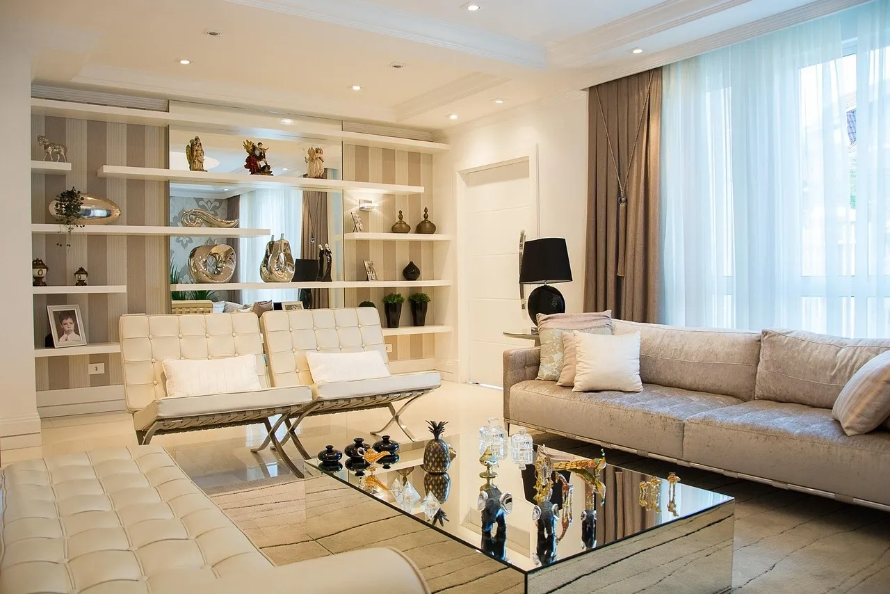 Interior contemporáneo con mobiliario de madera